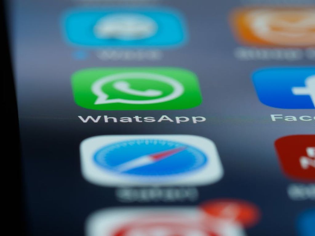 Brett Jordan באתר PEXELS business whatsapp chatbot
